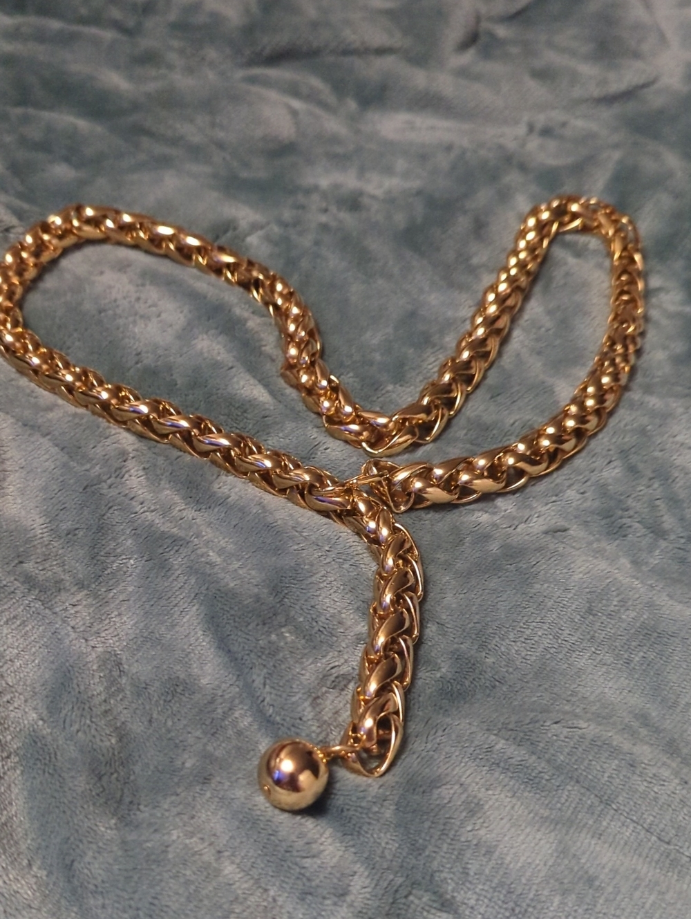 23-Classic Gold-Tone Women's Chain belt with Ball Accent. Small size Pre-loved